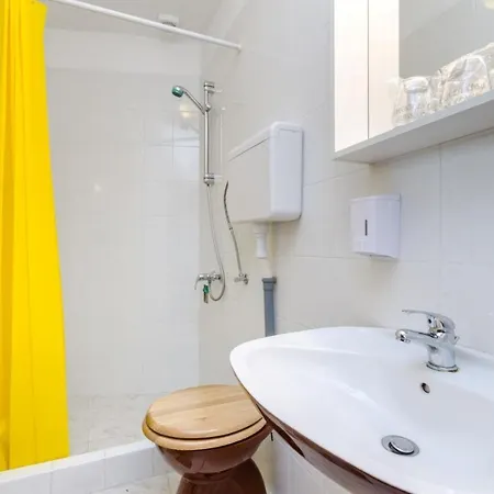 Apartment In 15234 *