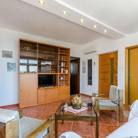 Apartment In 15234 Novi Vinodolski